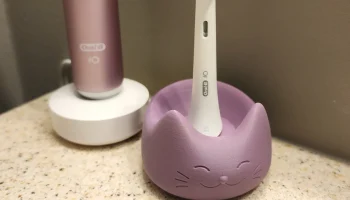 Держатель для кошек Oral-B для зубных щеток...