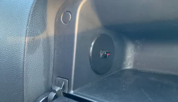 Крышка перчаточного ящика Hyundai H1 с разъемом USB.........