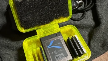 Прочная карта памяти SD + CFExpress + чехол для переноски.. Прочная карта памяти SD + CFExpress + чехол для переноски..