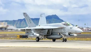 Микрореактивный истребитель F / A-18 E / F Super Hornet, распечатанный на месте 5
