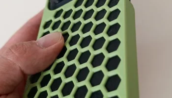 Apple iPhone 17 Pro - крышка шестиугольного дизайна... 7