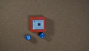 Гаджет E-Dice / E-Ink своими руками