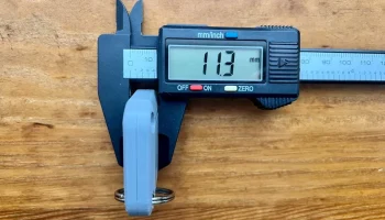 Прочный брелок AirTag со скрытой застежкой с одной сторон.. 3