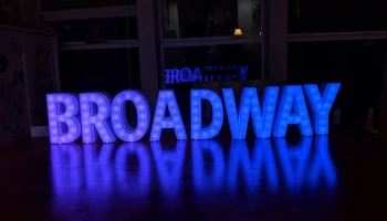 Вывеска IoT Broadway 4