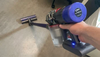 Замена насадки внутреннего фильтра Dyson V8...... 4