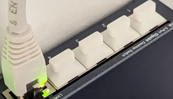 Пылезащитная крышка/крышка порта Ethernet - без опор........