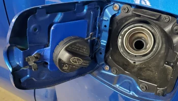 Держатель крышки газовой двери Toyota Tacoma 3-го поколен...