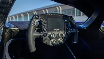 Концепт рулевого колеса, вдохновленный Aston Martin AMR P.. 1