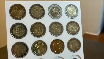 Подставка для монет на 16 монет достоинством 2 евро.......