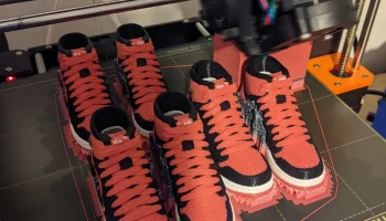 Разноцветные кроссовки Nike Air Jordan 1