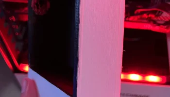 Мини-фигурка в корпусе NZXT для ПК 2