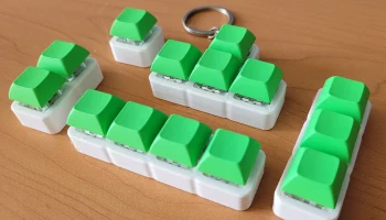 Игрушки-брелки для снятия стресса.........