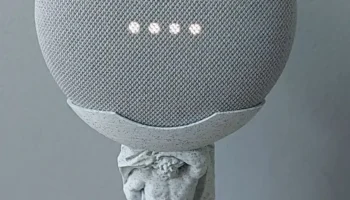 Атлас держит Google Mini (исправлено)
