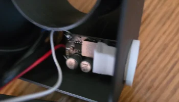 Портативный фонарь и зарядная станция USB, работающая от .. 3
