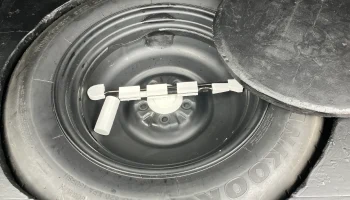 Крышка и держатель ручки для шиномонтажа Toyota и домкрат... 2