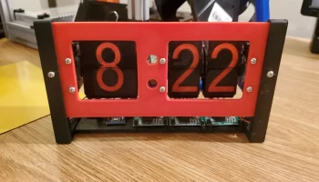 Flip Clock v2 - часы с разделенной крышкой на базе Arduin...