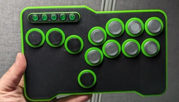 Компактный контроллер Hitbox REMIX 8