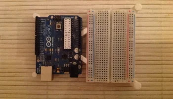 Arduino uno + держатель макета половинного размера..........