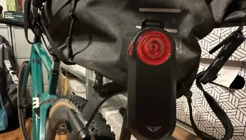 Garmin VariaMount для заднего аэропакета Garmin VariaMount для заднего аэропакета