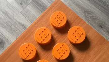 Булавка с логотипом Lego (полка из кирпичей Lego своими р.. 3