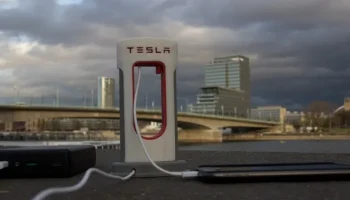 Tesla Super Charger для мобильных телефонов (USB C) 1