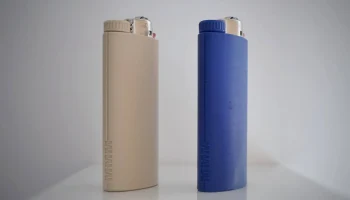 Зажигалка Bic и портсигар или футляр для суставов... 1