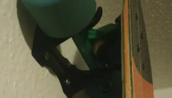 Настенное крепление для лонгборда........