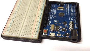 Arduino Uno + чехол/держатель для макетной платы............ 1