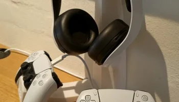 Двойной контроллер PS5 и подставка для гарнитуры......... 2