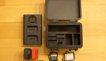 Прочный бокс для аккумуляторов Sony NP-FW50, SD-карт и за.. 1