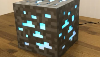 "8-битная" лампа из алмазной руды Minecraft - поддержка Siri! "8-битная" лампа из алмазной руды Minecraft - поддержка Siri!
