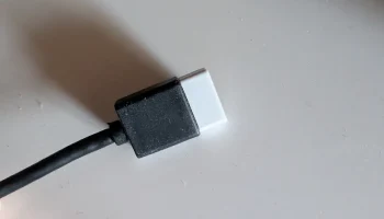 Пылезащитная крышка с разъемом кабеля USB 3.0 Micro-B...... 1