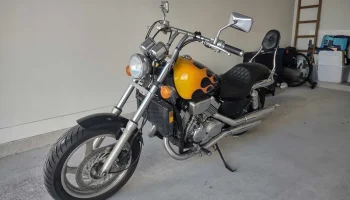 Боковая крышка Honda Magna VF750c 1998 года выпуска......... 4