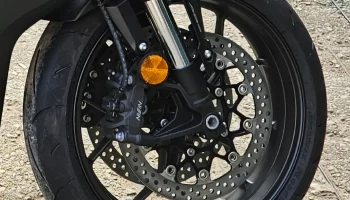 Honda CBR 650R 2024 Кронштейн брызговика 1