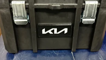 Таблички с логотипом Kia, Hyundai для большого модульного... Таблички с логотипом Kia, Hyundai для большого модульного...
