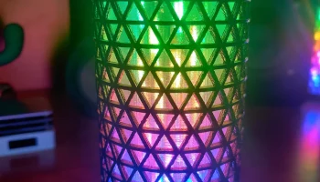 Треугольная RGB-лампа Wi-Fi