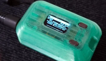 Корпус FakeTec с OLED-дисплеем сверху. 4