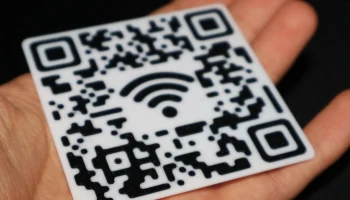 Не QR-код Wi-Fi. Супертонкая версия Никогда не отдам вас Ric 1