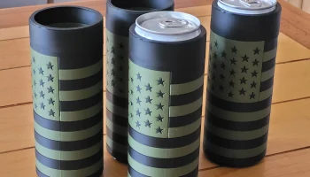 Slim Can Koozie с американским флагом (2 цвета)......
