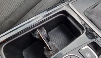Hyundai I40 (2016) Держатель парковочного пропуска..........