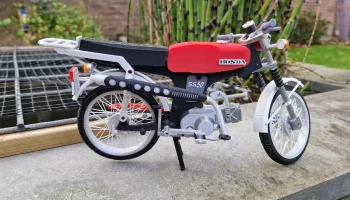 Honda SS50 1974 г. масштаб 1:8 Дизайнер Эд ван дер Хейден...