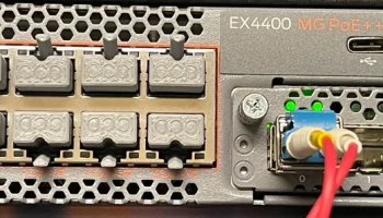 Сетевой разъем RJ-45, пылезащитная заглушка, версия CCD..... 7