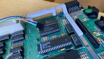 Кронштейн Ultimate1MB для компьютера Atari 600XL...... 1