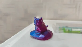 Lowpoly Милый кот сидит на камне 1