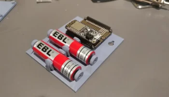 Adafruit Feather Doubler с аккумуляторным креплением 18650 ( 2