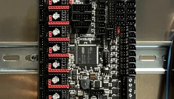 Вертикальное крепление DIN для BTT Octopus Pro........