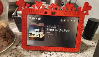Лицевая панель Heart Echo Show 8 G3 ко Дню святого Валент..