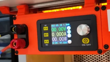 DPS5005 Монтажная коробка DIN с разъемами типа "банан".....