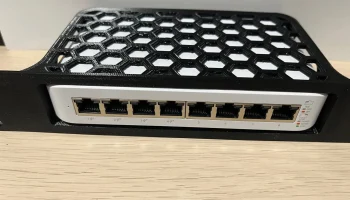 Ubiquiti Unifi USW-Lite-8 PoE для монтажа в 10-дюймовую стой 3