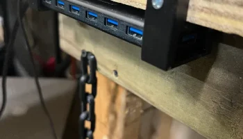 Держатели USB-концентраторов с питанием от BlackWeb...... 1